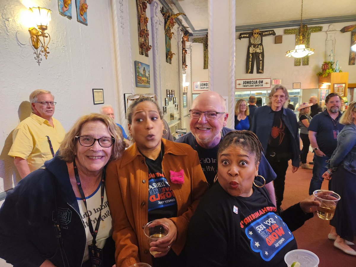 @frangeladuo OMG! Angela's reaction to Stephanie's technical lesbian description of cunnilingus during the panel was hi-lari-ous! The Beth was ready to do 1st aid for hysterical seizure! With @StephMillerShow @JohnFugelsang and @HalSparks