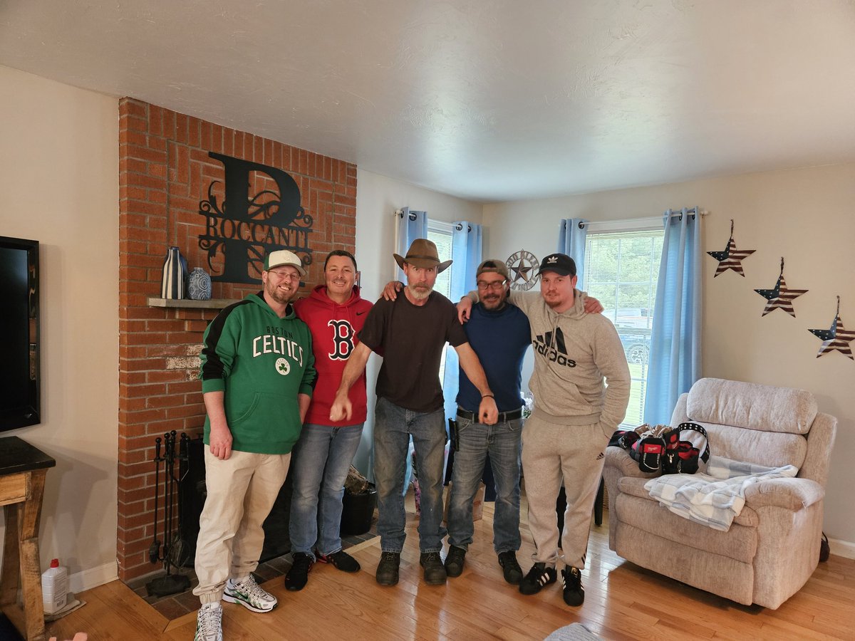 The 5 of us got together at my place for my Mom #MothersDay ...we all have that one brother... 😆 Mikey (4), me (1), Joe (3), Tony (2), and Jesse (5)