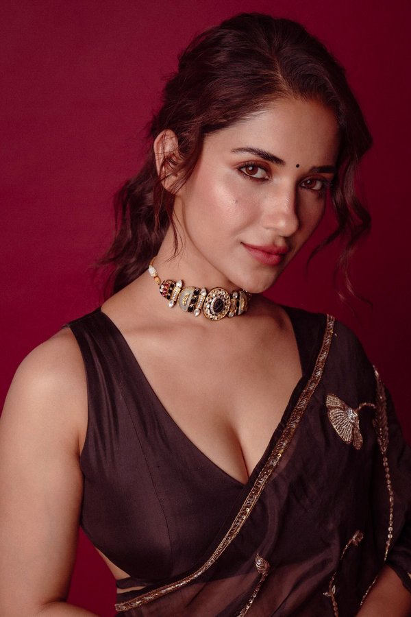 GNZaK9yW4AAqmZa?format=jpg&name=900x900