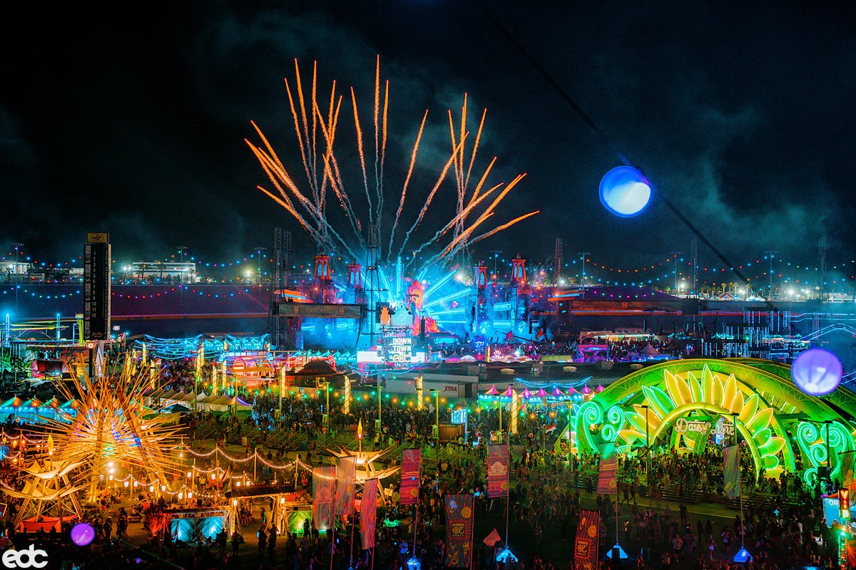 Can you feel the energy in the air... ✨ NEXT WEEKEND we will all be together Under the Electric Sky! 🎇🌈⚡️ What's on your EDC bucket list for this year? ⬇️ #EDCLV2024 · #kineticCIRCLE