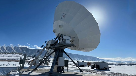 KratosDefense's tweet photo. The FCC is raising the standard for high-speed fixed #broadband to 100/20 Mbps. But could this new benchmark leave #satellite services behind in the race for federal funding?
This #ConstellationsArticle explores the upcoming changes: https://t.co/W1tG7MJRU8 https://t.co/bFffOQy2oW