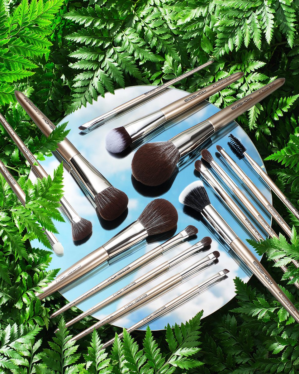Summer is right around the corner and the green of the plants becomes deeper.  🌳🌳🌳
Are you ready to wear new makeup in new season?🌺🌺🌺

Get inspired with @eigshowbeauty✨✨
#Eigshowbrushes #Eigshowbeauty #Makeup #Beautytips#MakeupBrushes #ProfessionalMakeup#summer #MUA