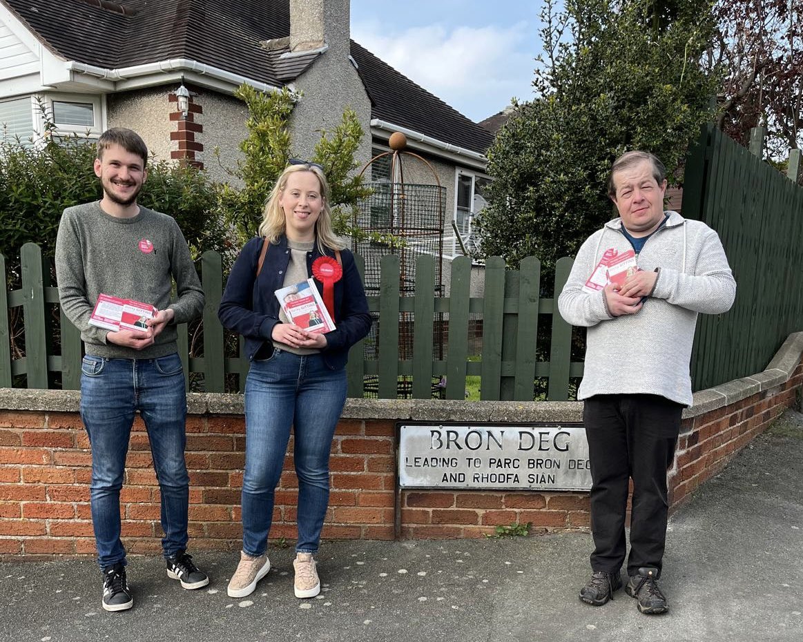 It was lovely to take advantage of the warm weather this week with more doorstep conversations across Clwyd East. Thank you as always to our dedicated volunteers, and all of the local people who took the time to chat.