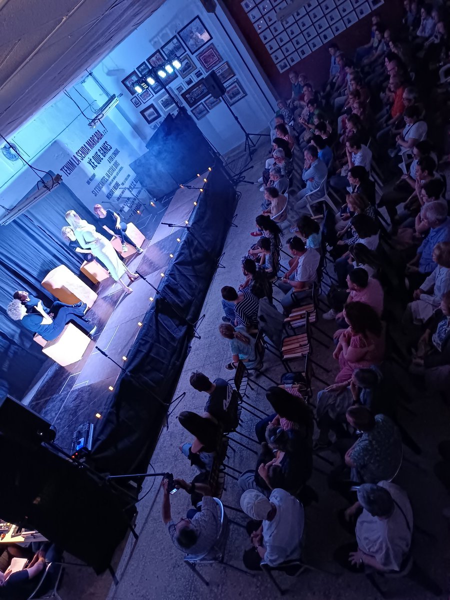 AlbardinsPego's tweet photo. Teatre de poble, pel poble... Casa plena!!! https://t.co/vcaOUAhQvi