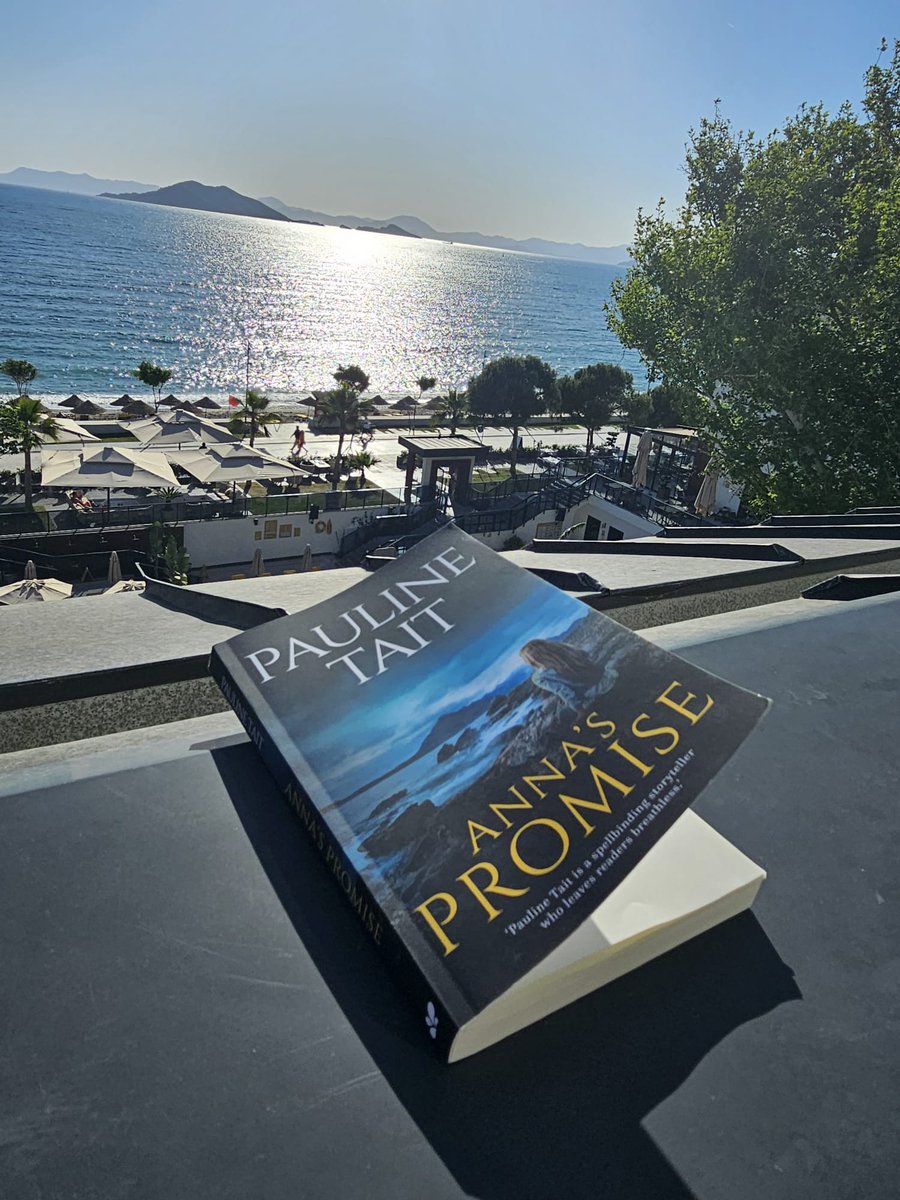 Anna's Promise out in the wild.... and what a setting! A massive thank you, it's always great to receive these 'holiday read' pics!🥰 #romanticsuspense #romance #mystery #kindle #KindleUnlimited