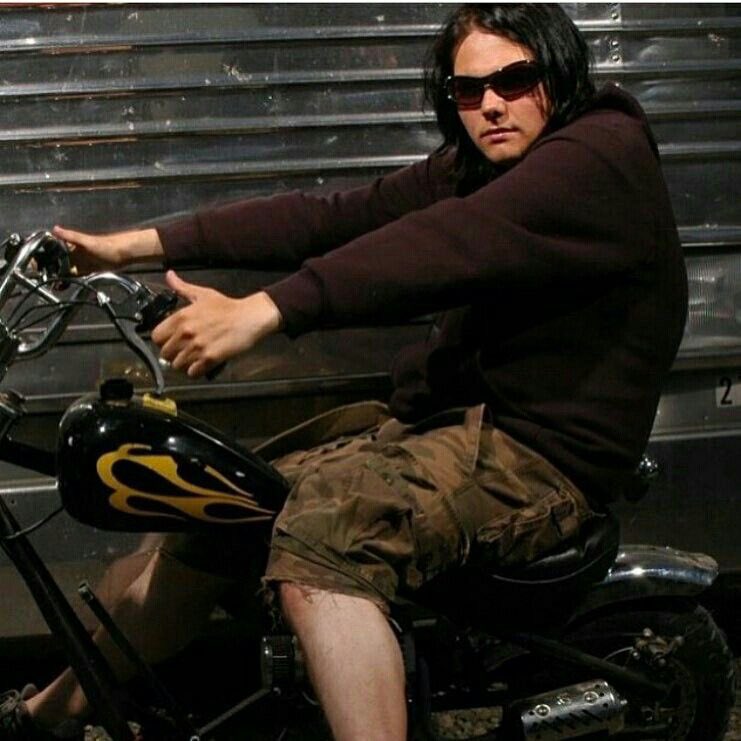 emogayinfp's tweet image. mums will be like "my beautiful daughter” and the daughter in question looks like this