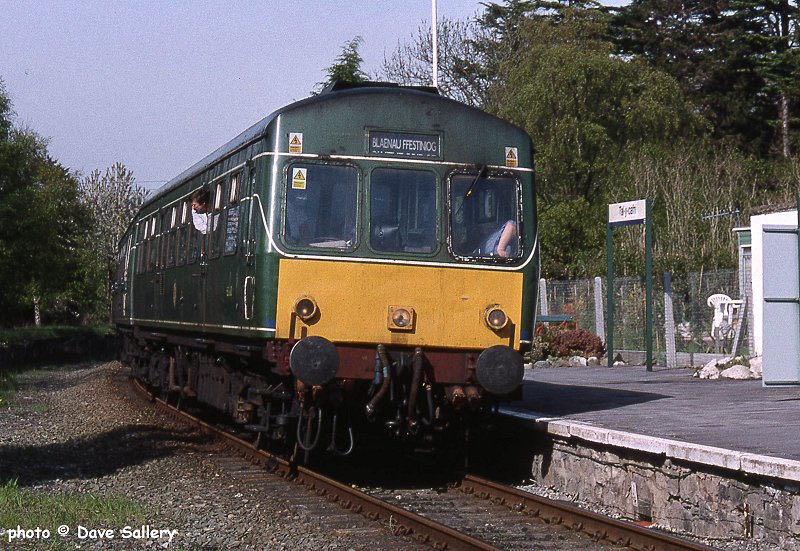 On the vacuum-braked DMUs it was something of an art for the guard to give a single buzz to the driver to stop the train with van door in line with wherever the steps were left after they were last used!

📸 penmorfa.com/Conwy/one.htm