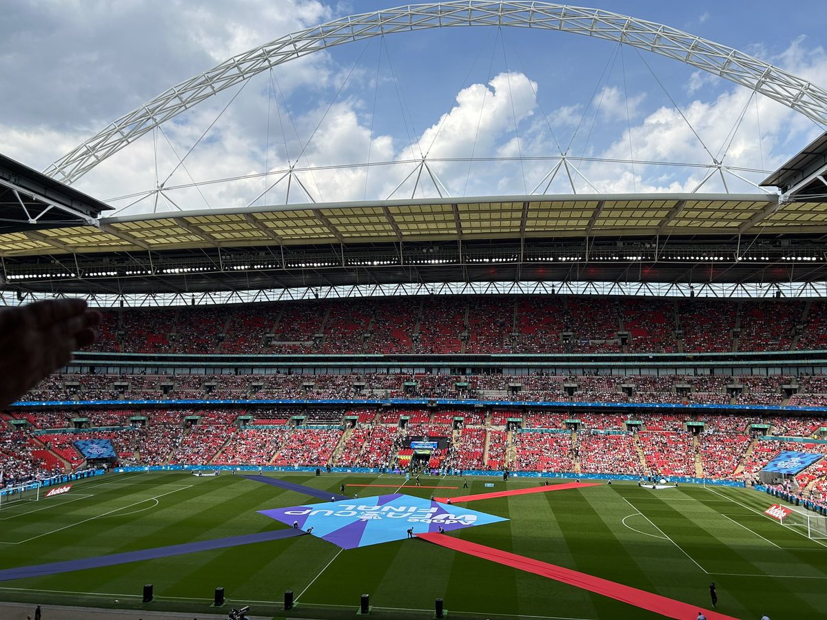 Great Causer family trip out to @wembleystadium to watch the @AdobeWFACup this afternoon. Great occasion and the girls were suitably inspired by top class sport again.