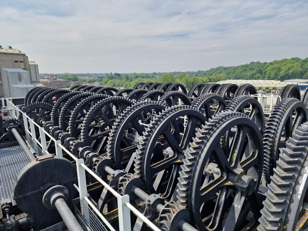 If you like gears, you will like this post all the original lift gears at top @AndertonLift 1.5-3 ton each! The only thing missing is cables! @CanalRiverTrust @CRTBoating #boatsthattweet #Engineering #heritage
