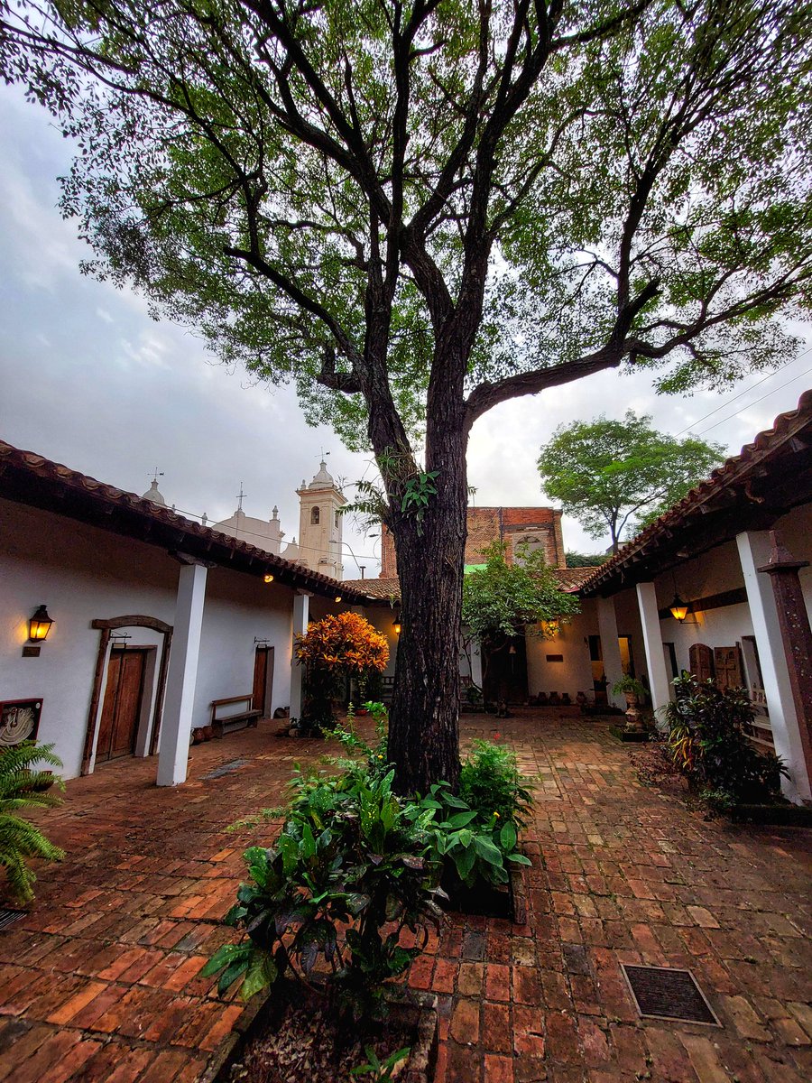 hyperFEDEX's tweet photo. Conocí el Museo Bogarin en Asunción. El archivo y objetos históricos expuestos son alucinantes. La casa está muy bien conservada y tiene un patio hermoso. De los mejores lugares de la ciudad. Vayan.

🎫 Entrada: 10.000 Gs.
📍 Está al lado de la Catedral de Asunción. https://t.co/aBLEtUMoo9