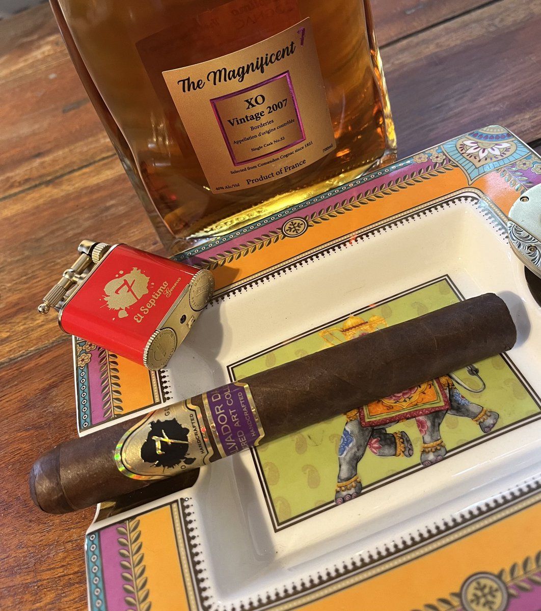 Sunday evening relaxation time with El Septimo Salvador Dali and El Septimo 2007 Cognac.Both these products are amazing and complement each other so well. #elseptimoceo #elseptimocigars #elseptimocognac #elseptimo #cigar #cognac #2007
#sacredarts #salvadordali #bestofthebest