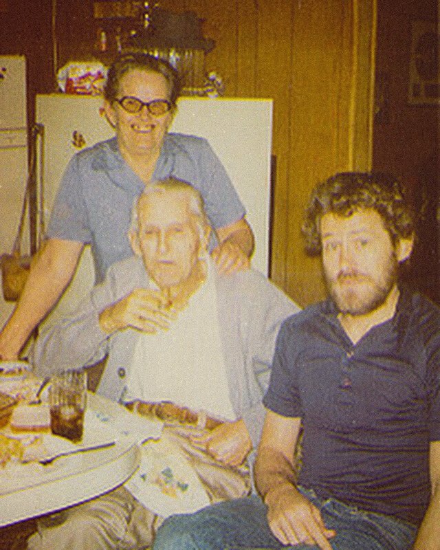 Happy Mother’s Day! 🎉 “My earliest memories are of my mom. She was pretty, with blond, curly hair and piercing blue eyes. She was fun to be around, always joking and laughing” -Levon. 📸: Nell Wilson, Wheeler Wilson (Nell’s father) and Levon. #levonhelm