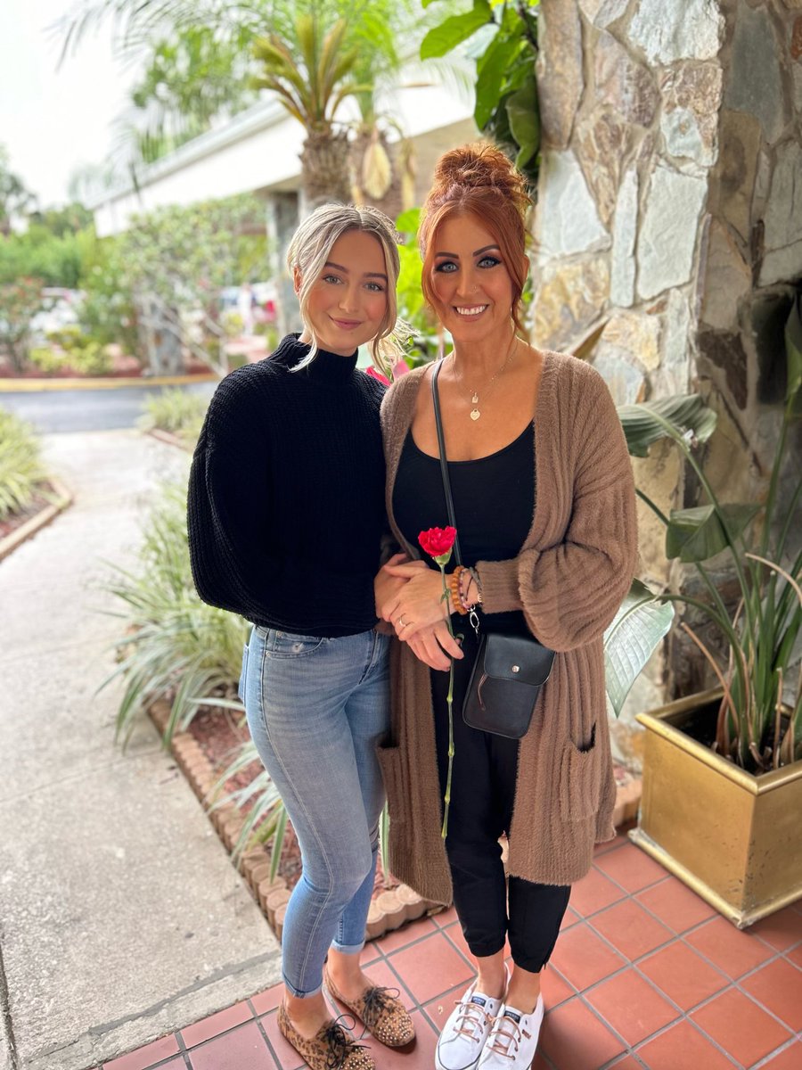 Happy Mother’s Day to the best Momma in the world! ✨ Thank you for all that you do for me ♥️ I hope you have a wonderful day 🌷🥰💝 I love you SO much!!