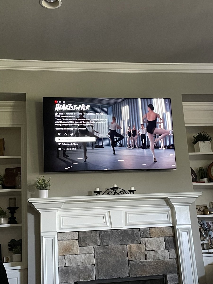EmilyGail773's tweet photo. when @netflix shows the tiny broken things trailer under heartstopper lol https://t.co/CuTrvGEeiI