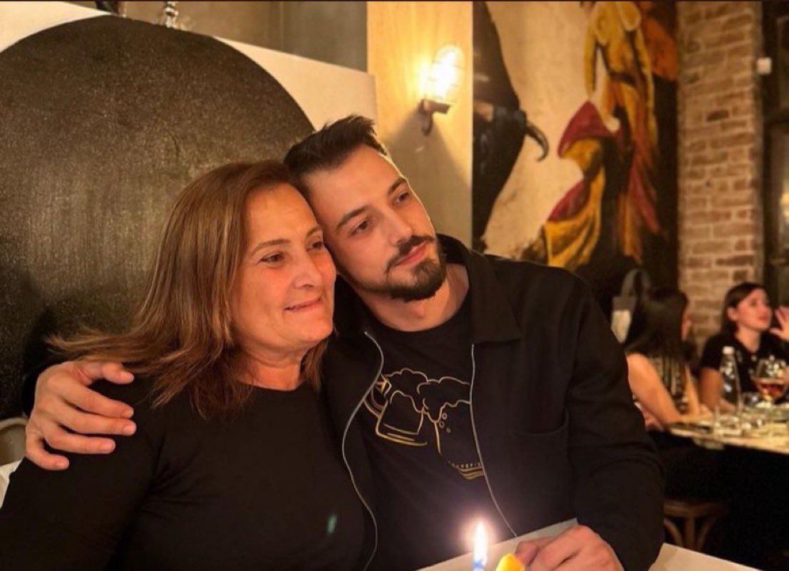 ميرت يازيجي أوغلو و والدته في اليوم العالمي للام💥🤍
#MertYazıcıoğlu