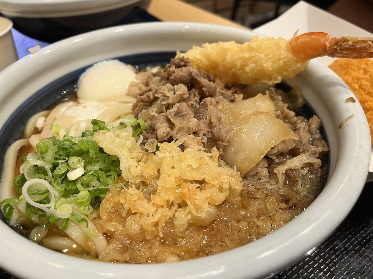 Udon time with le best friend 💕 the bowl is so big, I'll share it with you too =^^=

#foodie #foodblogger #foodlover