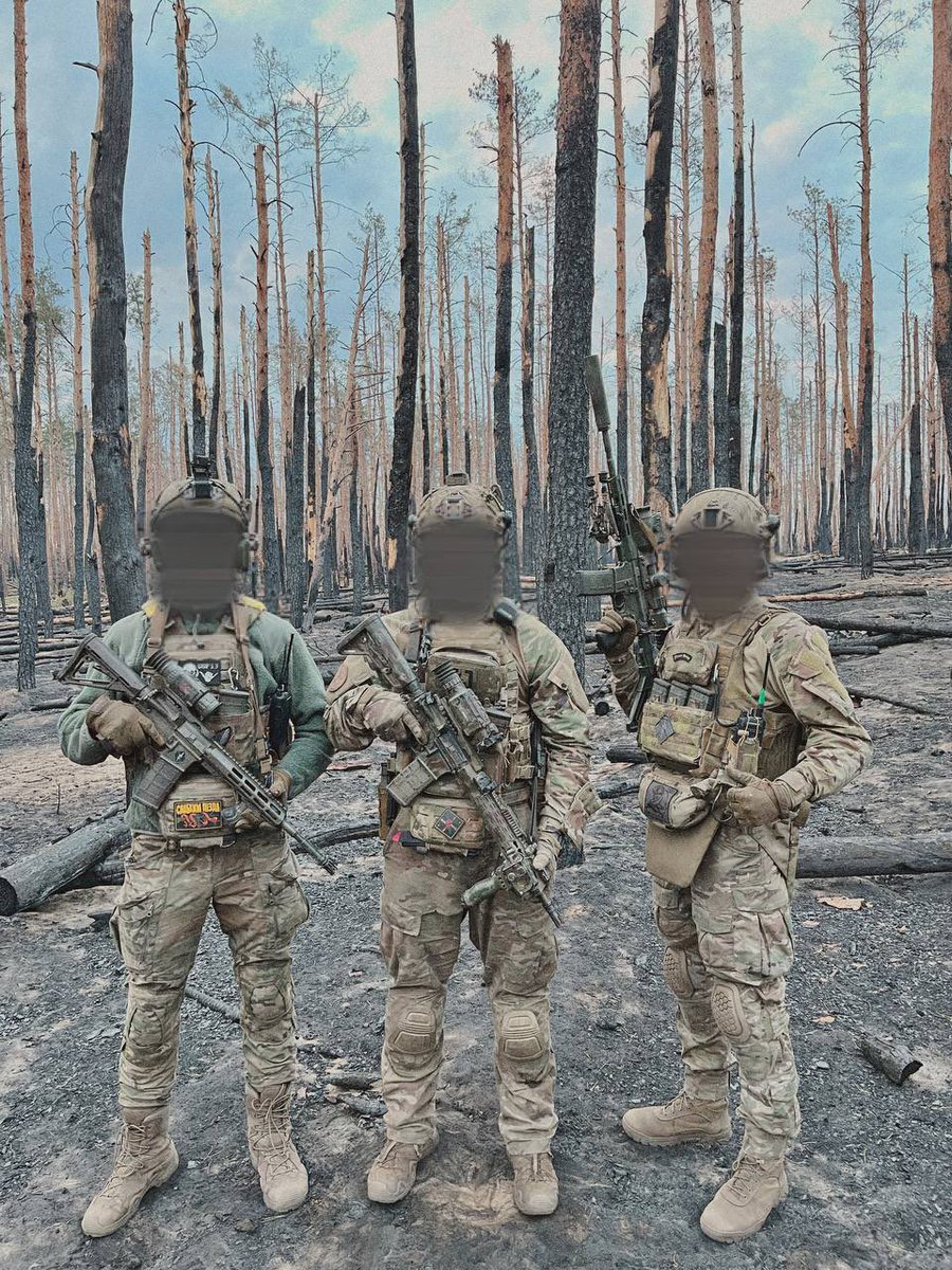 Ukrainian SSO SOF operators in the Serebryansky forest, after a series of large wildfires tore through the frontline area earlier this month.