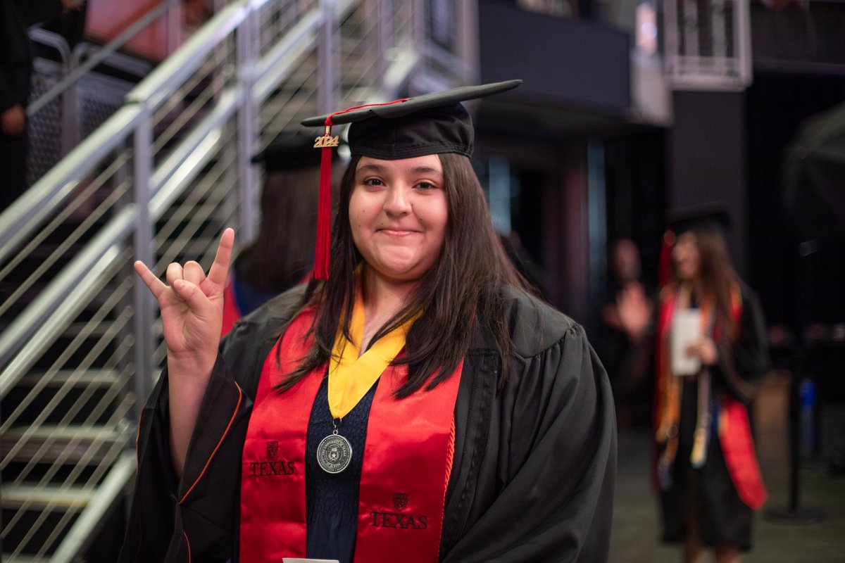 #MoodyGrad and parent Emily Rangel walked the stage on Friday. #TEXASMoody faculty have supported her so much along the way, holding space for her when needed. 'I'm doing it for her and for me.' Happy Mother's Day! Read her powerful story: bit.ly/emilyrangelmoo…