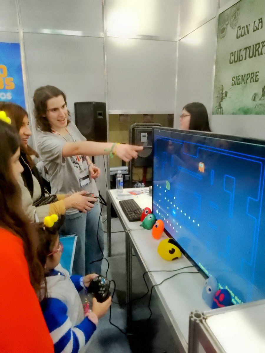 ComputacionUBA's tweet photo. La #Computación está en todas partes: presentes en las actividades de divulgación de @Exactas_UBA en la @ferialibro. En nuestras estaciones interactivas te contamos un poco más sobre los distintos problemas que se pueden resolver con y sin computadoras.👨‍💻 ¡Te esperamos! https://t.co/jGZNBLnEgH