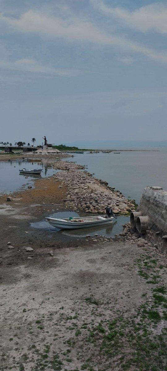 🥹En CRIPTOURBEX subieron estas impresionantes imágenes del lago de #Chapala con menos del 40% de su capacidad, otros lagos y lagunas de #Mexico en la misma situación. Nos la estamos acabando 💦