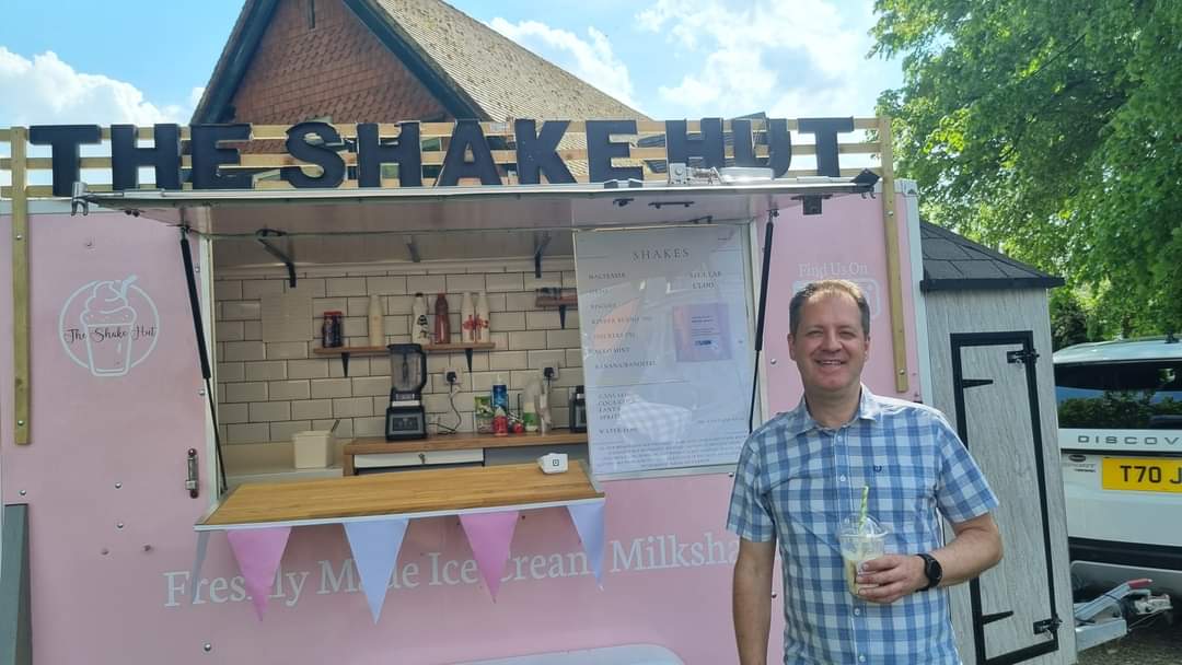 PMHartshorn's tweet image. We were out in Husbands Bosworth this afternoon. The team all reported back about great doorstep conversations.  The smiles on our faces say it all. 

Delighted to come across The Shake Hut and delicious milkshakes. 

Now all we need now is the General Election. #BringItOn