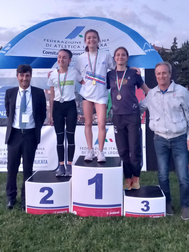 🇮🇹 𝐀𝐫𝐧𝐚𝐮𝐝𝐨 𝐩𝐨𝐰𝐞𝐫! Torna al successo Anna Arnaudo nei 10.000 metri: a Potenza vince il tricolore per la seconda volta dopo quello di due anni fa con 32:40.81. Sul podio anche Sara Nestola (33:08.40) e Letizia Di Lisa (33:20.17 PB) #atleticaitaliana