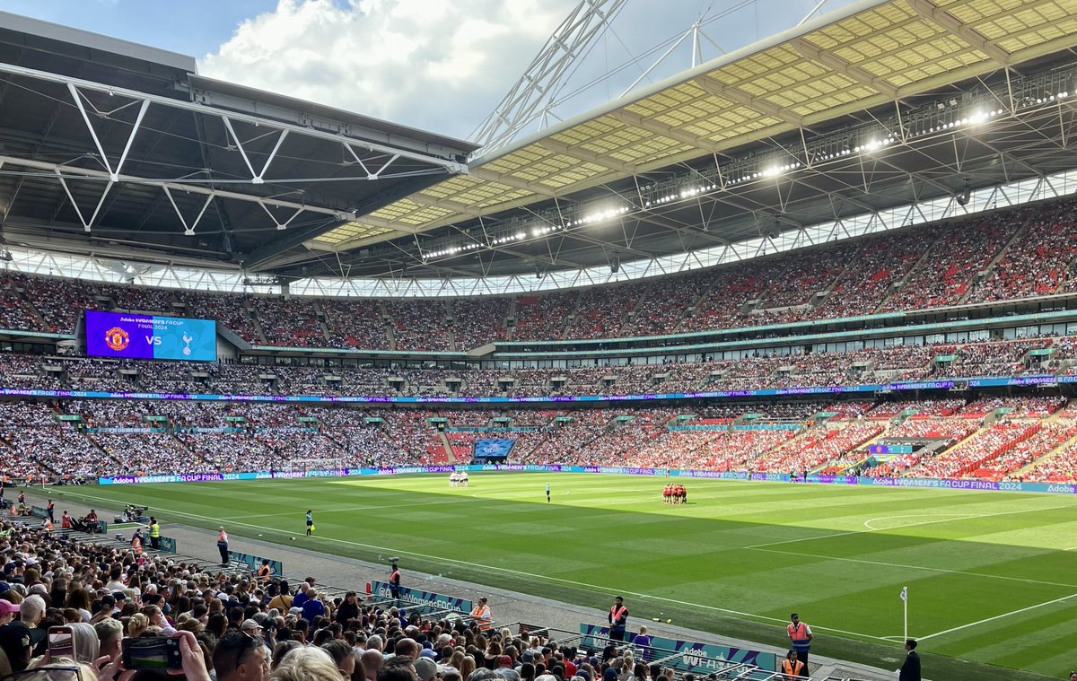 Packed stadium for the #WomensFACup final, beautiful sunny day and a brilliant atmosphere at Wembley 🏆