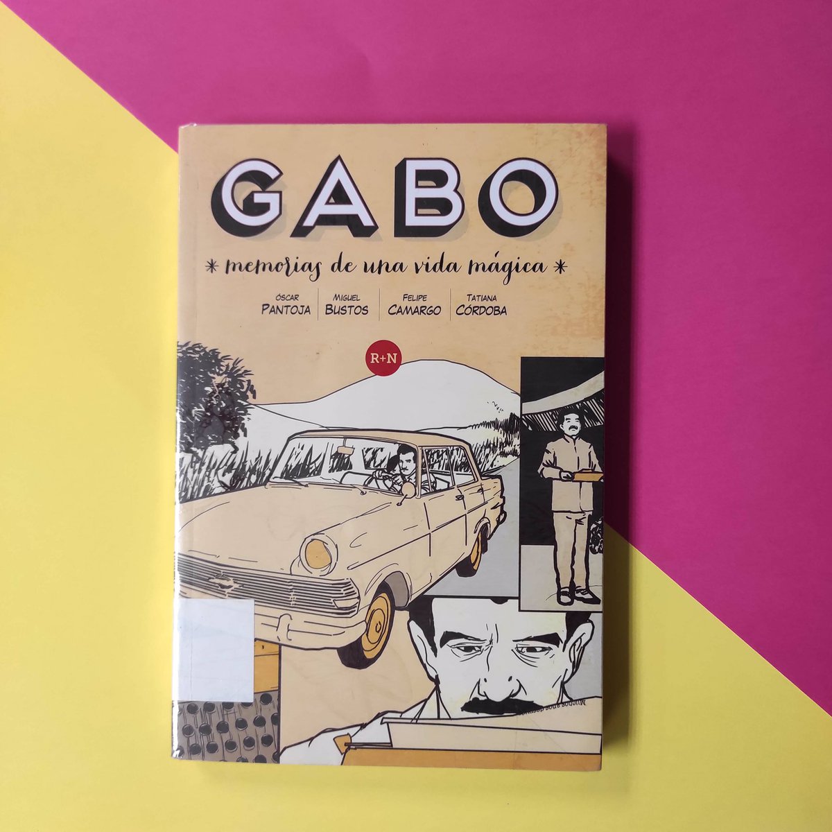 Aprovechando la publicación de la novela postuma de #GabrielGarcíaMárquez os proponemos desde la #BibliotecaRosaChacelVLL un extraordinario homenaje a través del #cómic Memorias de una vida mágica

#redbmvalladolid #BibliotecaZonaSurVLL #Gabo #comic #novelagráfica #vidasenviñetas