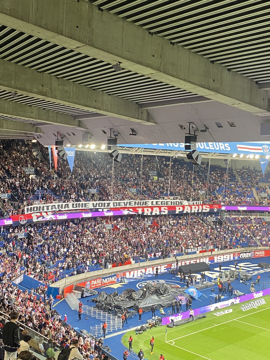 matteorlet's tweet photo. « Montana une voix devenu légende » Hommage du Collectif Ultras Paris pour Michel Montana, speaker du Parc des Princes depuis 1998 qui prend sa retraite ce soir. #PSGTFC #Montana #Psg https://t.co/GJloCifP90