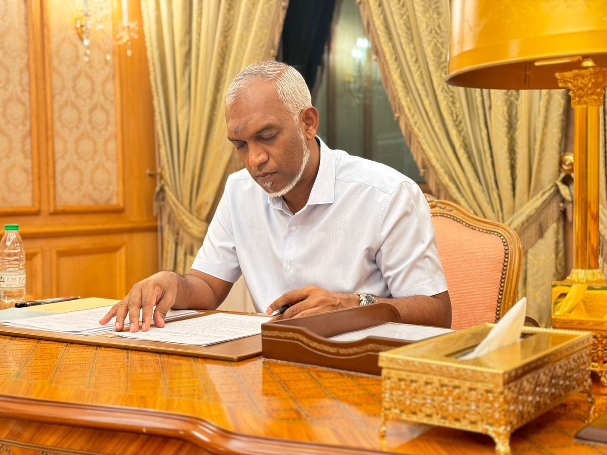HamdhanShakeel's tweet photo. One thing I have always said about President @MMuizzu is that he is a workaholic and a perfectionist. Regardless of where he is, he will always keep the cogs turning. He promised to deliver us stability, progress and security and he is doing just that without rest. https://t.co/CvQssmFfL4