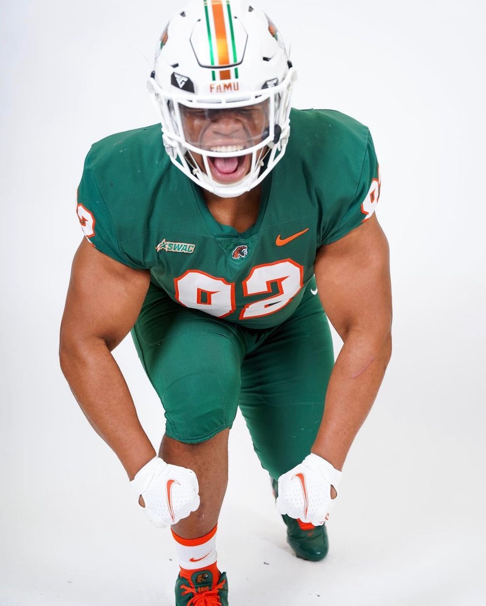 FAMU all-conference DT transfer Gentle Hunt has been offered by Illinois and will visit there beginning Monday, per a source. Hunt finished the 2023 season with 32 tackles, 11 TFLs and 5.5 sacks. 247sports.com/college/illino…