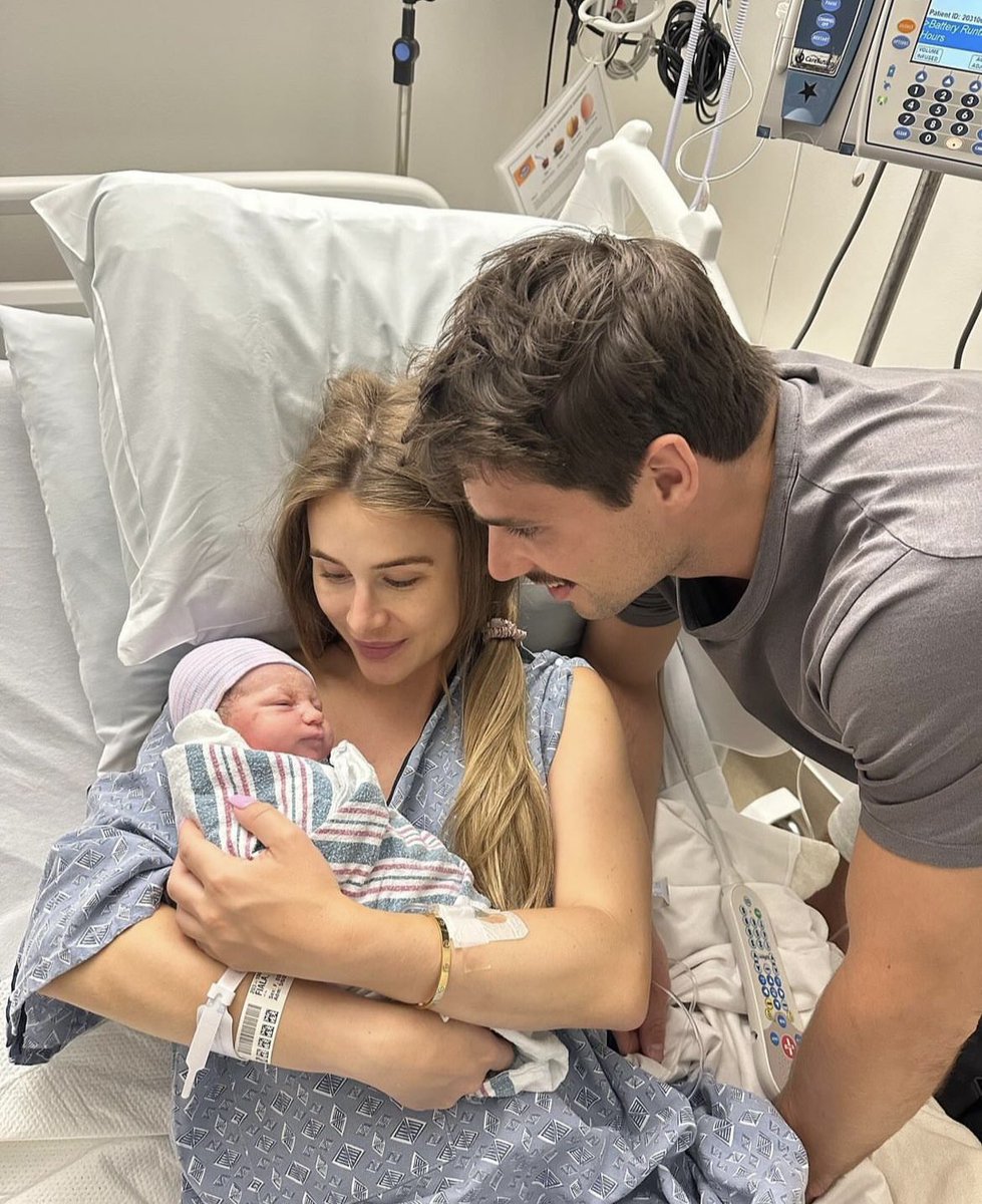 Congrats to Jessica and Kevin Fiala on welcoming baby Masie-Mae! 🤍