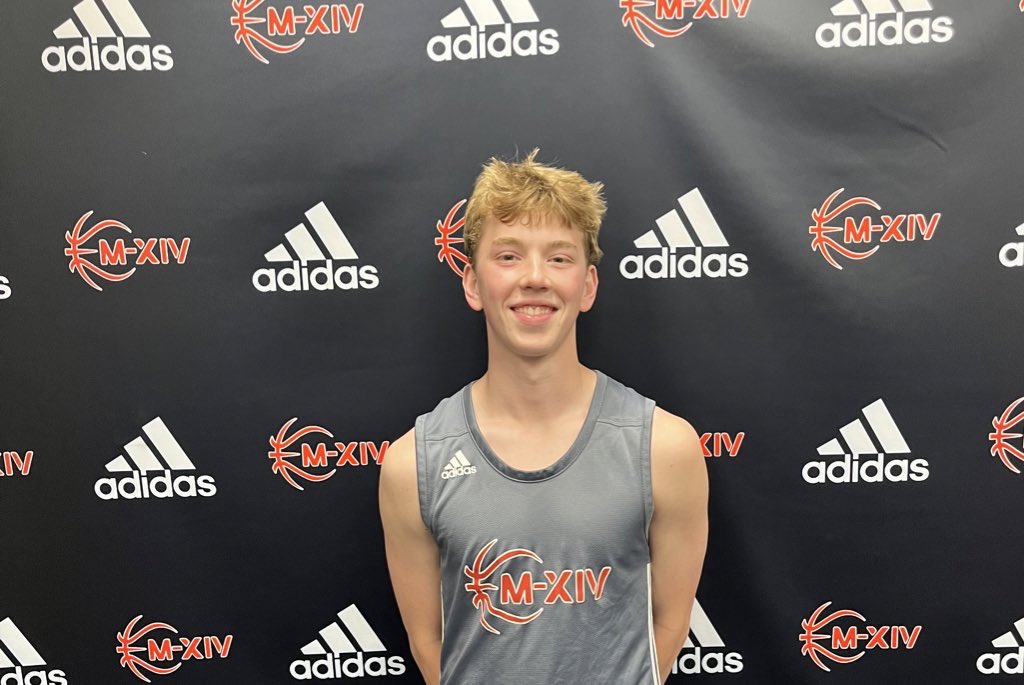 M14Hoops_Boys's tweet photo. 17U National 1 drops a tough game against Nova Village 73-62 to go 3-1 on the weekend at @PHCircuit Havoc in the Heartland. The team played well all weekend! Way to #Repthe14 ‼️‼️

@Camvine9 16pts 
@AuggieHoff60 12pts
@kyle_cualing 11pts
@mylesb_07 9pts

#Repthe14
@ILHoopProspects 
@scottybscout 
@chilandprephoop