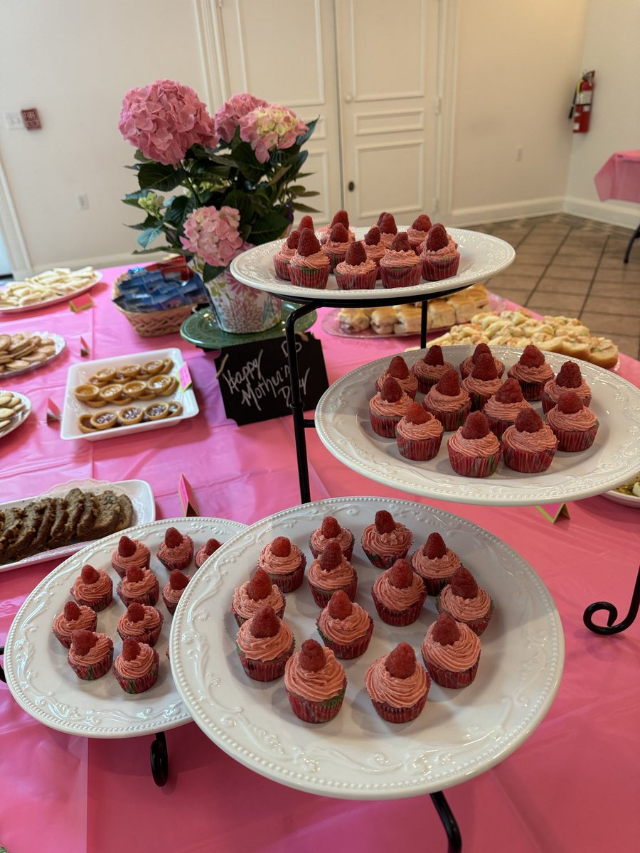 Frens, the raspberry cupcakes Mom + I baked yesterday were a hit at the community gathering M+D hosted this morning. All our hard work paid off - and I got one! Win win. #HappyMothersDay