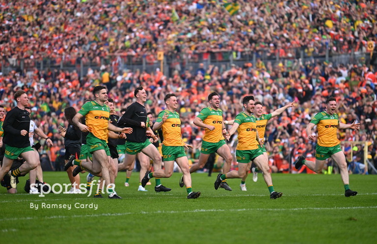 It took penalties, but @officialdonegal are Ulster SFC Champions! 🏆 Shaun Patton stopping the vital penalty in the shoot-out against Armagh! 📸 @ramseycardy & @PiarasPOM sportsfile.com/more-images/77…