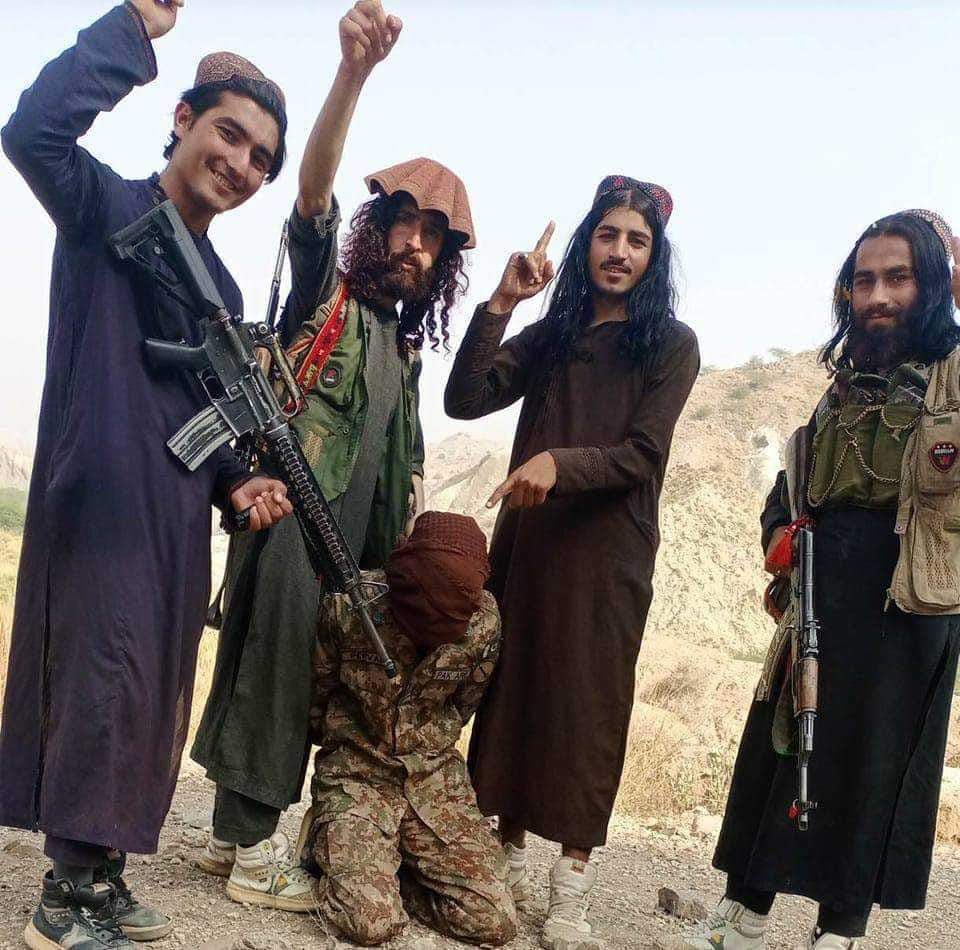 Pakistan Taliban has released a photograph of terrorists posing with a Pakistani Army soldier who was kidnapped yesterday after an attack in North Waziristan where 5 Pakistan Army personnel were killed and 3 others were injured. Pak ISPR has been silent on the issue, hiding it.