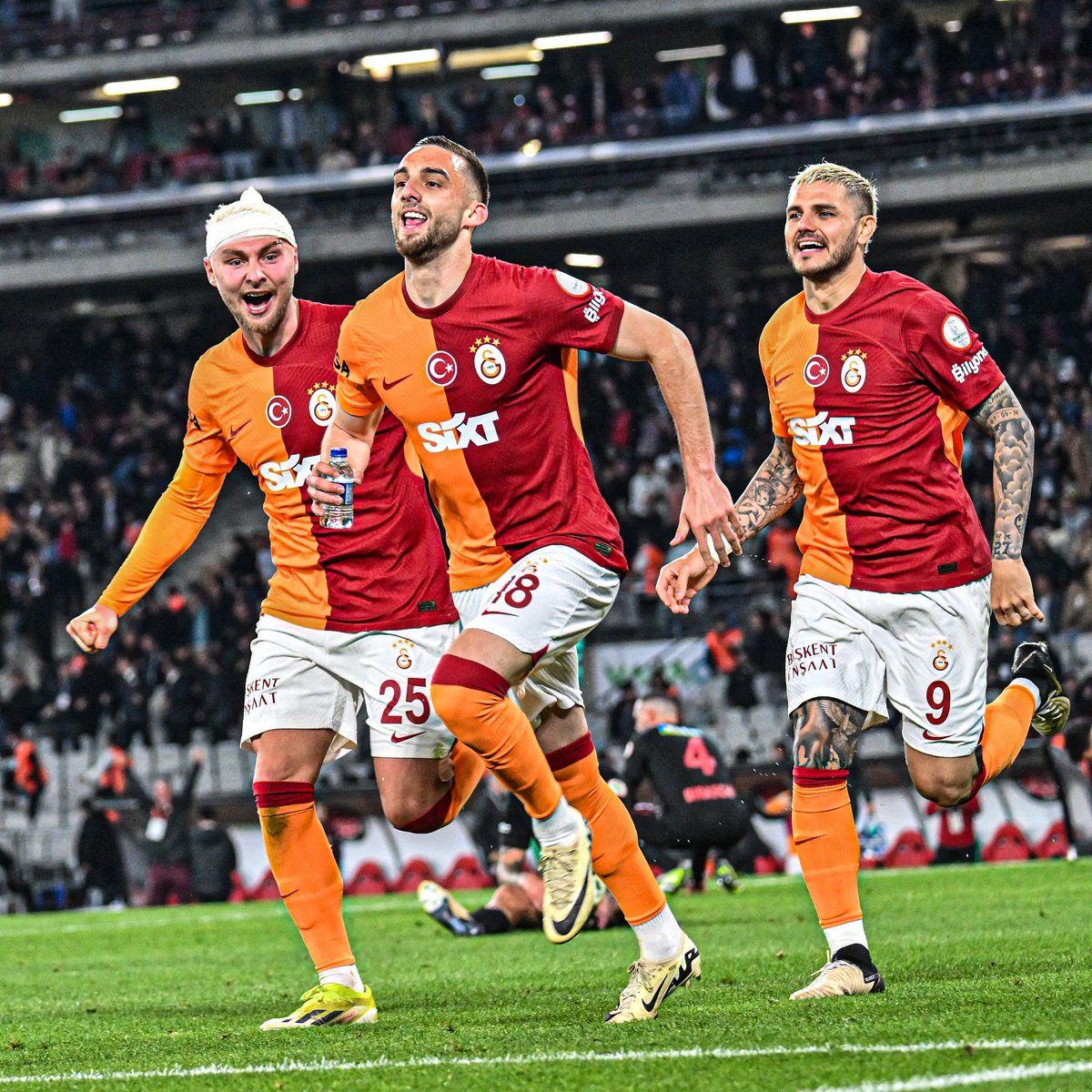 'Galatasaray bir his takımıdır. Renklerine aşık birbirlerine seven futbolcuların, bir halatı hep birlikte çekenlerin takımıdır...'