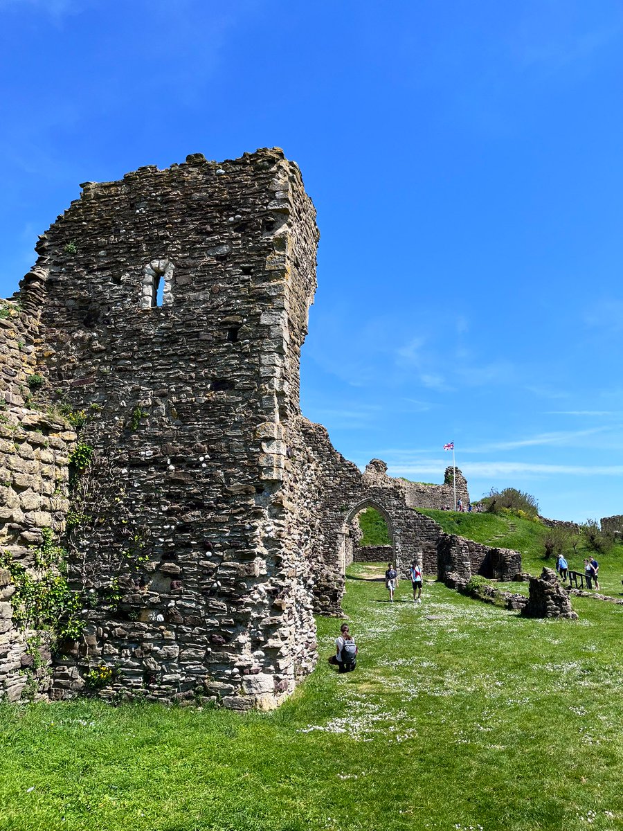 unityhistory's tweet image. Inside the ruins of Hastings Castle. You can really see why they built it up here. @UnityBlackpool