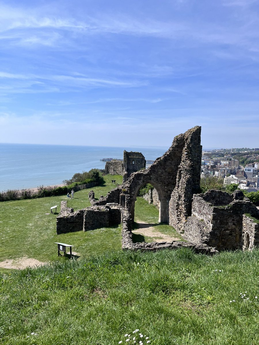 unityhistory's tweet image. Inside the ruins of Hastings Castle. You can really see why they built it up here. @UnityBlackpool