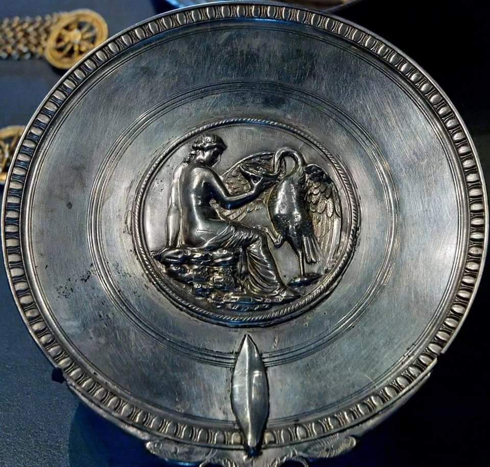 Partially gilded silver hand mirror with embossed decoration depicting Leda and Zeus in the shape of a swan to seduce her (Things of Zeus). The mirror is part of the Boscoreale Treasure. It dates from the end of 1st Century BC - beginning of 1st Century AD, found together with…