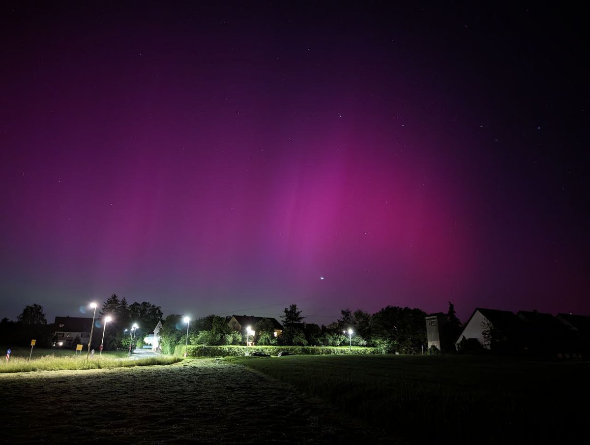 By our member Flo:  'My first #AuroraBorealis'
📱 #Pixel7 
⚙ Nightmode, 6 sec exposure 
📆 10.05.2024
🌐 Bavaria/Germany - #NorthernLights #nightskyphotography #mobilephotography @Wicky_dubs_WX #atmospheric