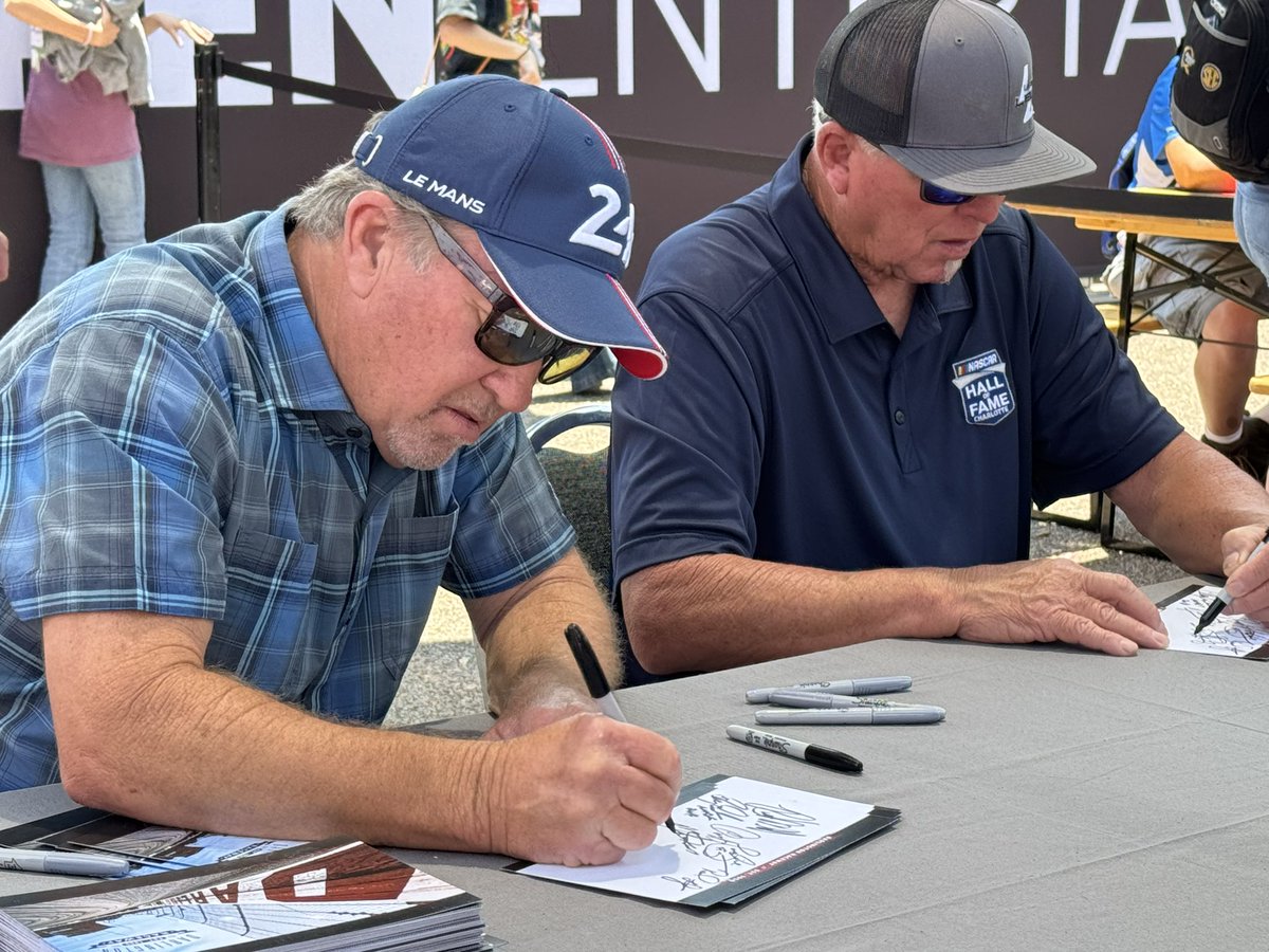 Watching @RonHornaday @MSTheGunslinger signing for the fans @TooToughToTame today. #nascaralumni wknd