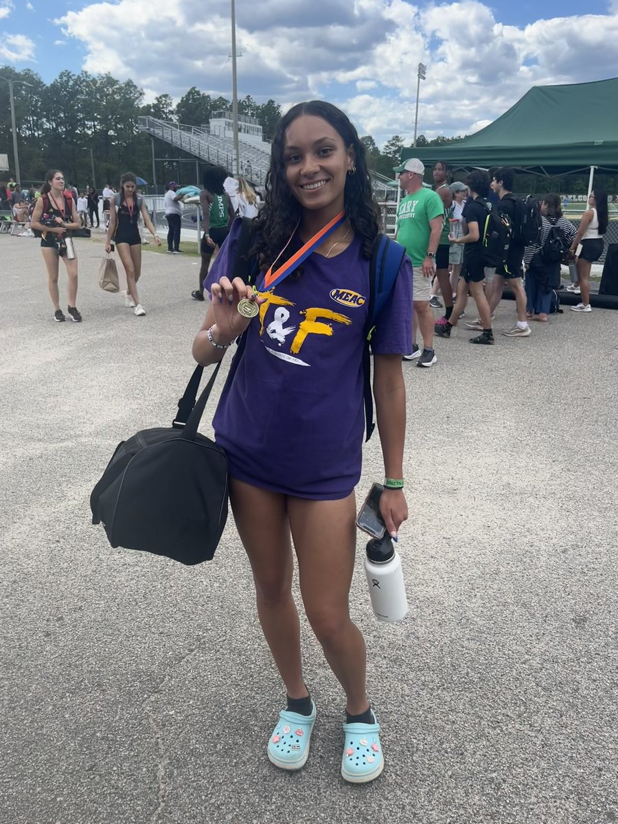 rafaeladrake_TJ's tweet photo. Had a great day at the 4A Mideast Regionals Meet! 🥇
Triple Jump School Record and PR of 39’ 4.75” https://t.co/bFWEM9BNOH