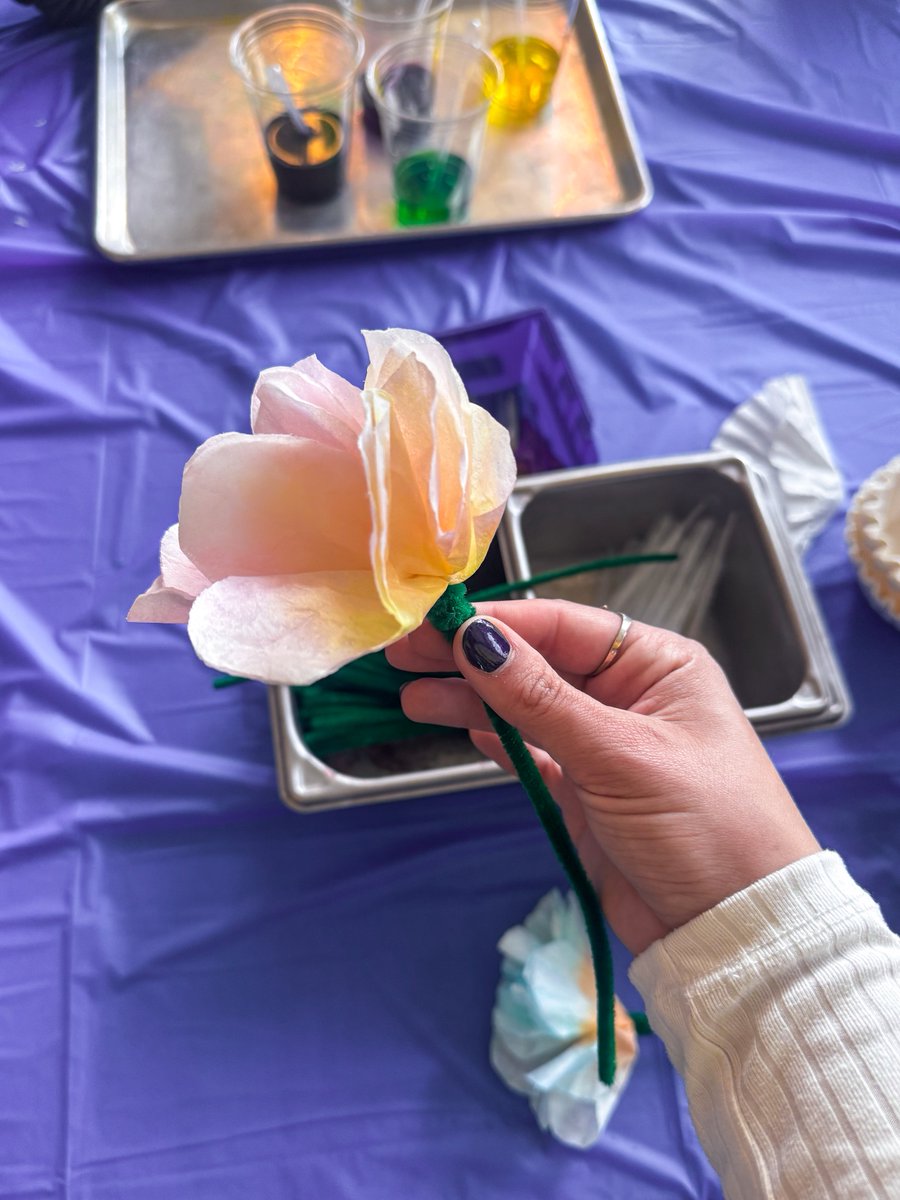 #HappyMothersDay to ALL the Moms in the #universe!💫 
#TELUSSpark celebrated #moms with a beautifully crafted buffet #brunch from the Spark Eatery. The day included #StoryTime with #Flint the robo-dog, #singalongs in the Creative Kids Museum, plus #flowerarranging!💐#sparkscience