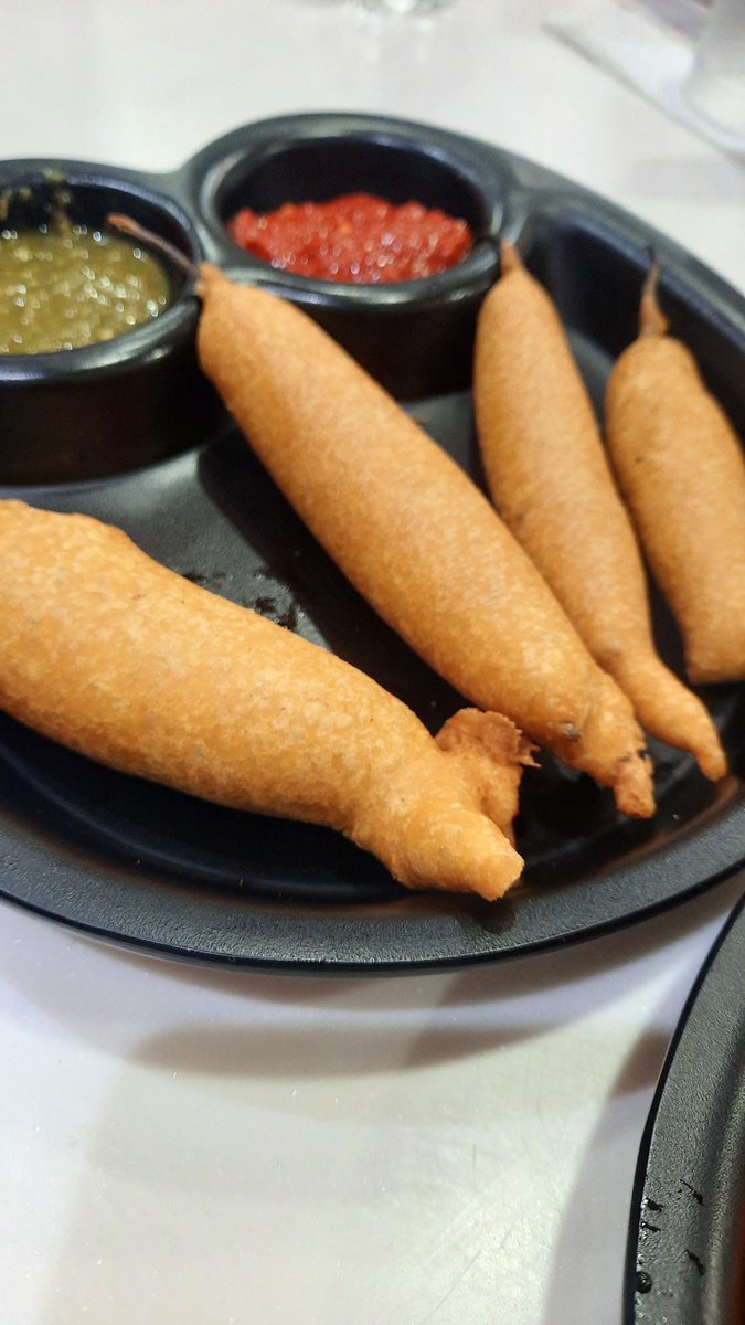 Craving a taste of Jaipur? Tried the Mirchi Vada near Hawa Mahal yesterday, and it was 🔥🌶️! Definitely a must-try for anyone visiting Jaipur. #Jaipurdiaries #streetfood #FoodieLove