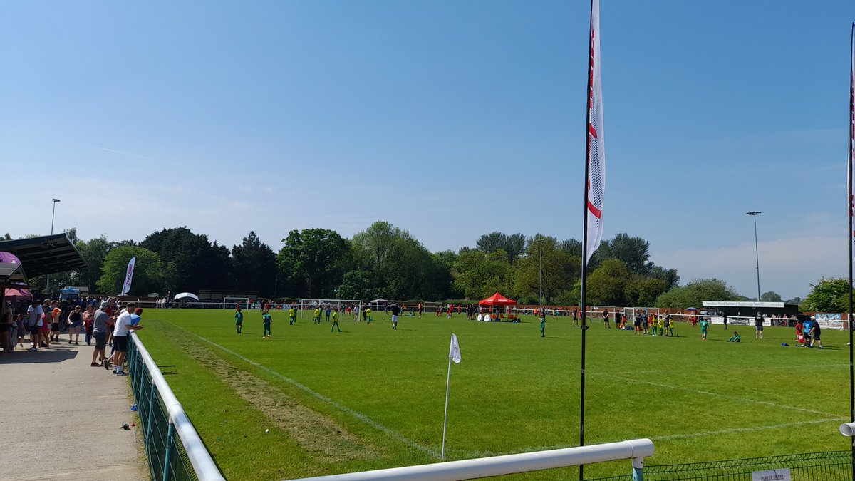 🌟 A massive thank you to all the incredible Biggleswade Town Youth coaches and their teams! ⚽ Another fantastic football festival down at Langford Road on this sunny May weekend.🌞 Credit to the club and endless gratitude for the hard work this season! 👏🏼 👏🏼