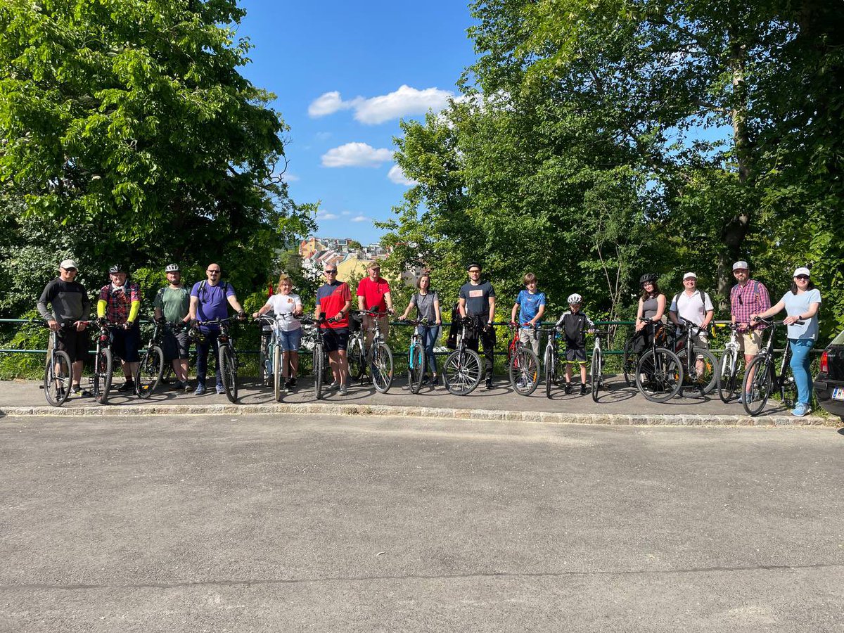 ⭐️ Am 12. Mai organisierten Mitarbeiter der russischen diplomatischen Vertretungen in Wien und ihre Familienangehörigen eine Fahrradtour durch sowjetische Kriegsgräber und Gedenkstätten in der österreichischen Hauptstadt anlässlich des Tages des Sieges 🔗 t.me/RusBotWien_DE/…