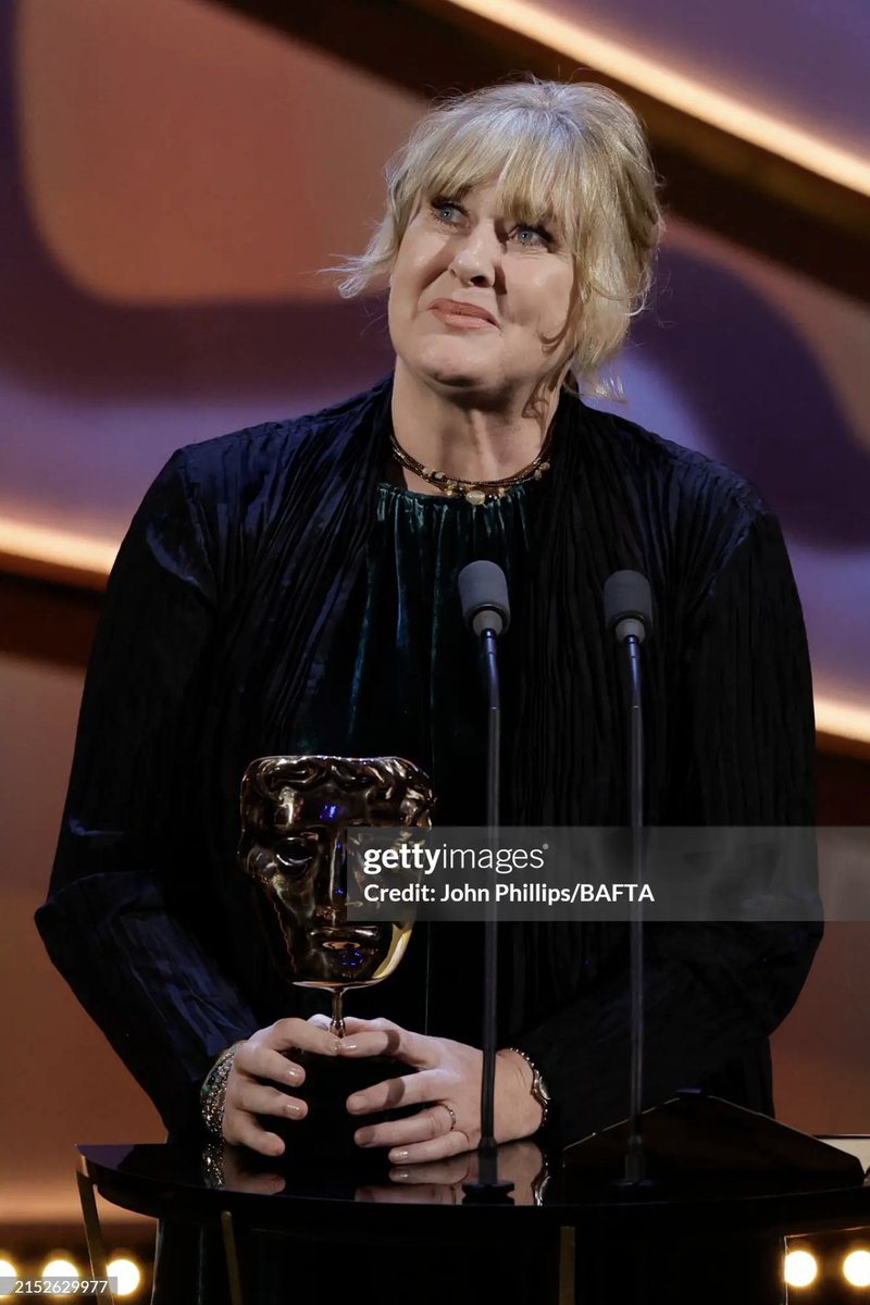 Sarah wins the 2024 BAFTA Leading Actress Award for her brilliant portrayal of Catherine Cawood in "Happy Valley!" 🏆✨🚔
#SarahLancashire #HappyValley
📸: John Phillips / BAFTA
#BAFTATVAwards <a href="/BAFTA/">BAFTA</a> #BAFTA