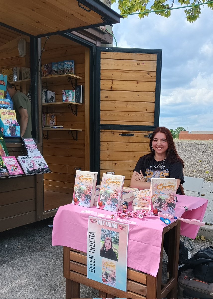 ¡Se acabó la feria de Paracuellos! ✨

Muchísimas gracias a todos los que habéis venido, a la librería por invitarme y, en especial, a todas aquellas personitas que habéis comprado «Symphony» 🌸 Soy muy, muy feliz 💙

Ojalá os encante la historia ✨