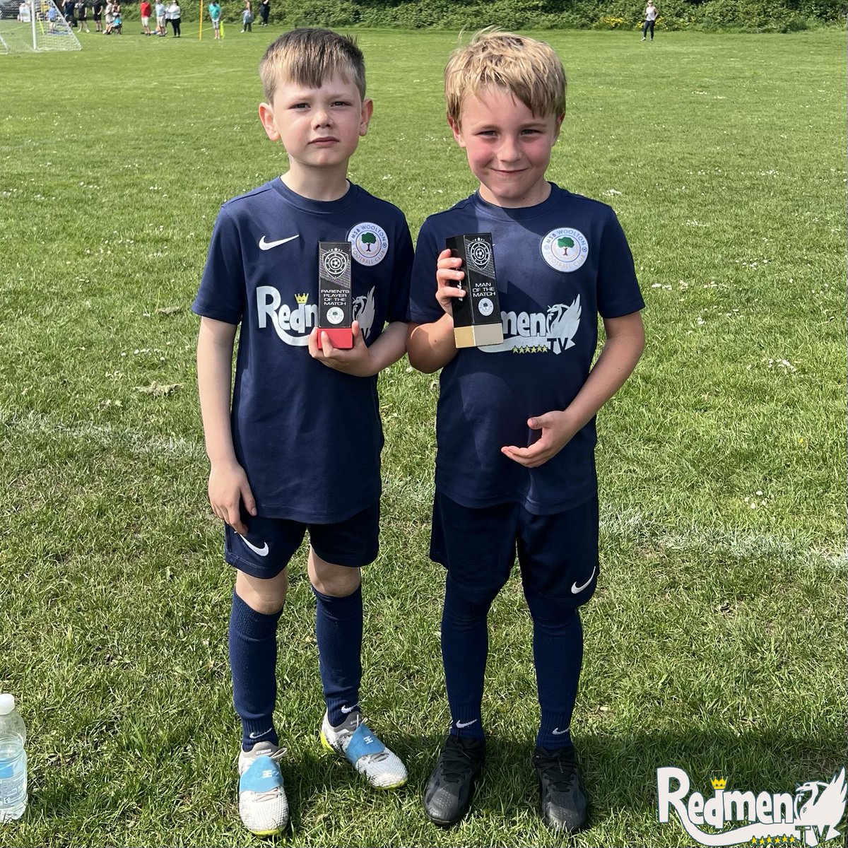 Last ever matches on camphill today, thank you so much to all the volunteers at @WooltonJuniorFC we couldn’t have asked for a better set up as the boys begin their footballing journeys ❤️

Our 2 @TheRedmenTV POTM - Louie and Dylan B 🔥

Out 2 parents POTM - Lennon and Sam M 🔥